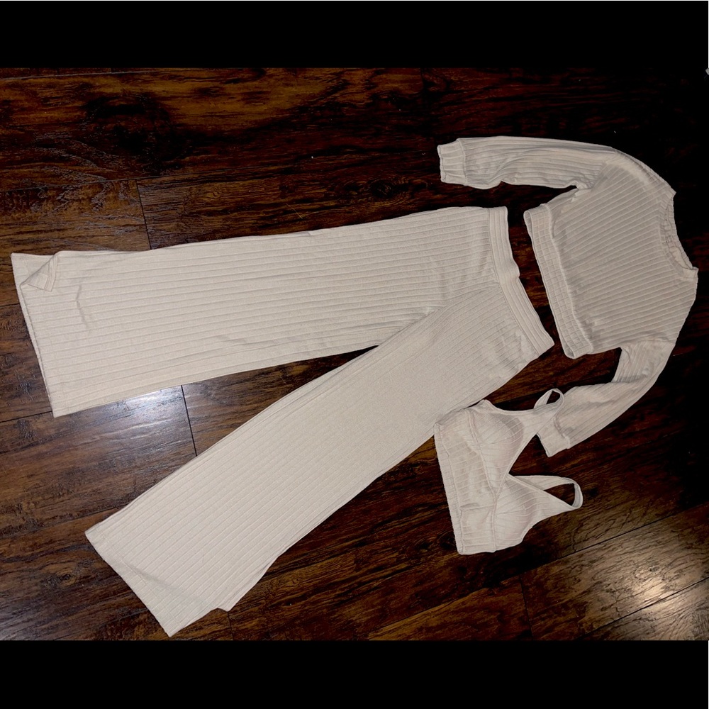 Gilly Hicks Lounge Set